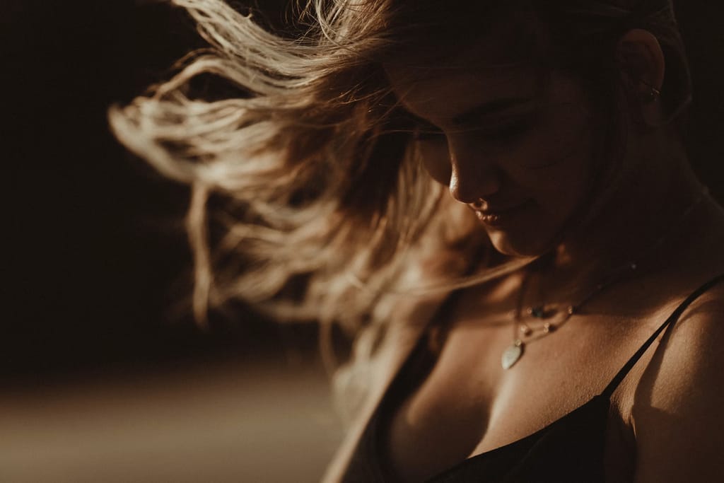 Haarausfall bei Frauen ab 40: Ursachen verstehen und mit der richtigen Routine handeln