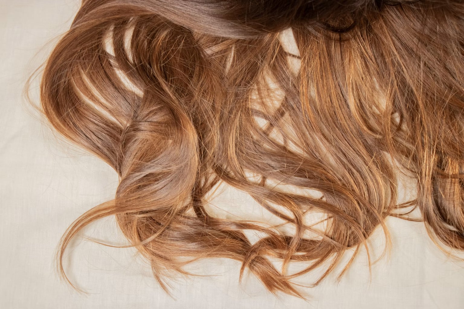 Feine und flache Haare im Herbst: Die Volume-Routine, die alles verändert